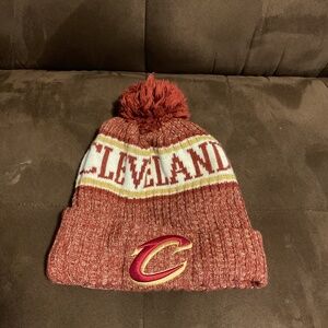New era brand.one size fit all. Color is maroon, gold and white.